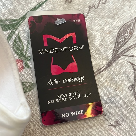 MaidenForm No Wire Demi Coverage bra with lift - white 32A-NWT - Picture 3 of 4